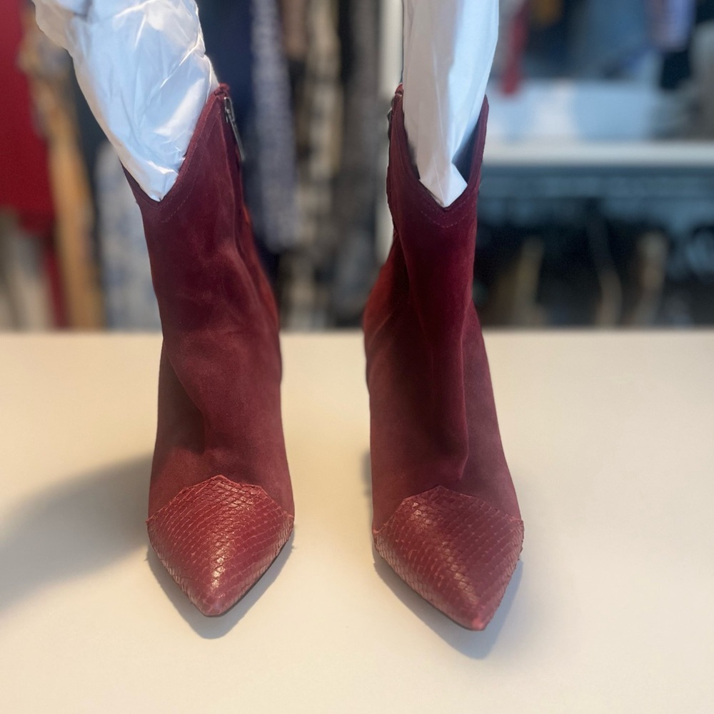Vero Cuoio Red Heeled Boots Classic Design